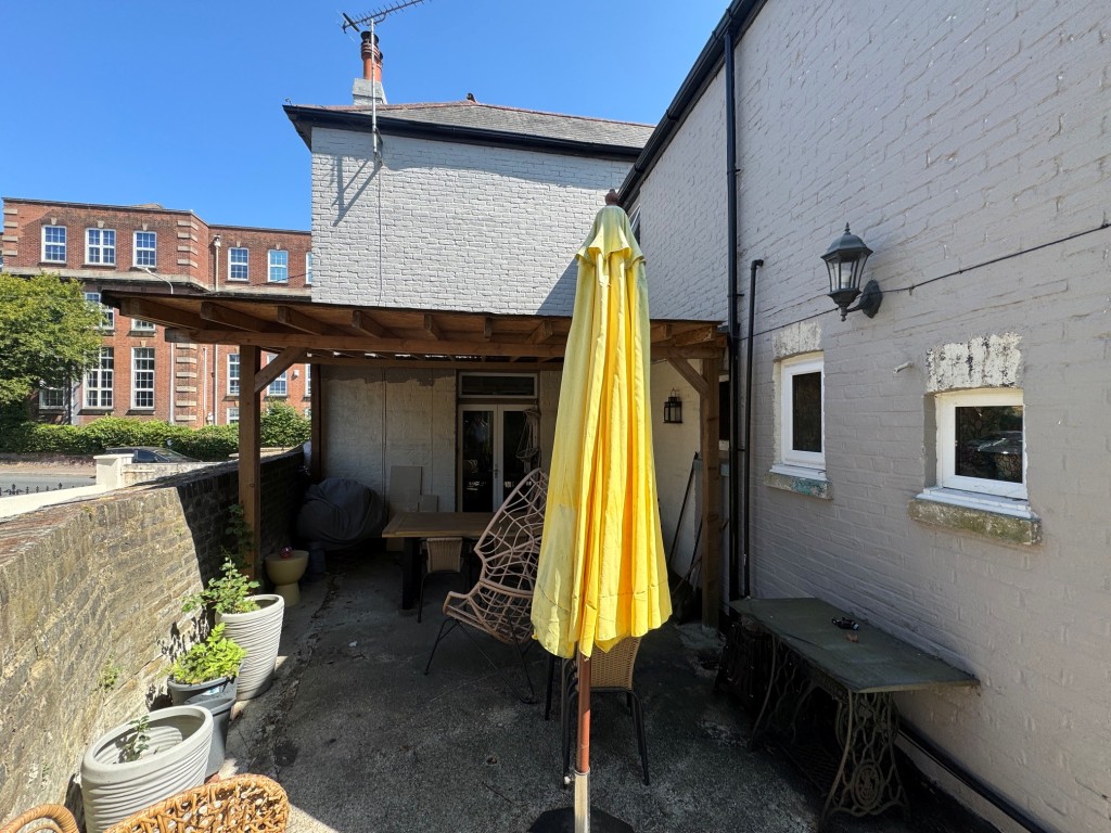 Lot: 184 - DOUBLE-FRONTED HOUSE IN NEED OF FURTHER IMPROVEMENT - Rear Courtyard